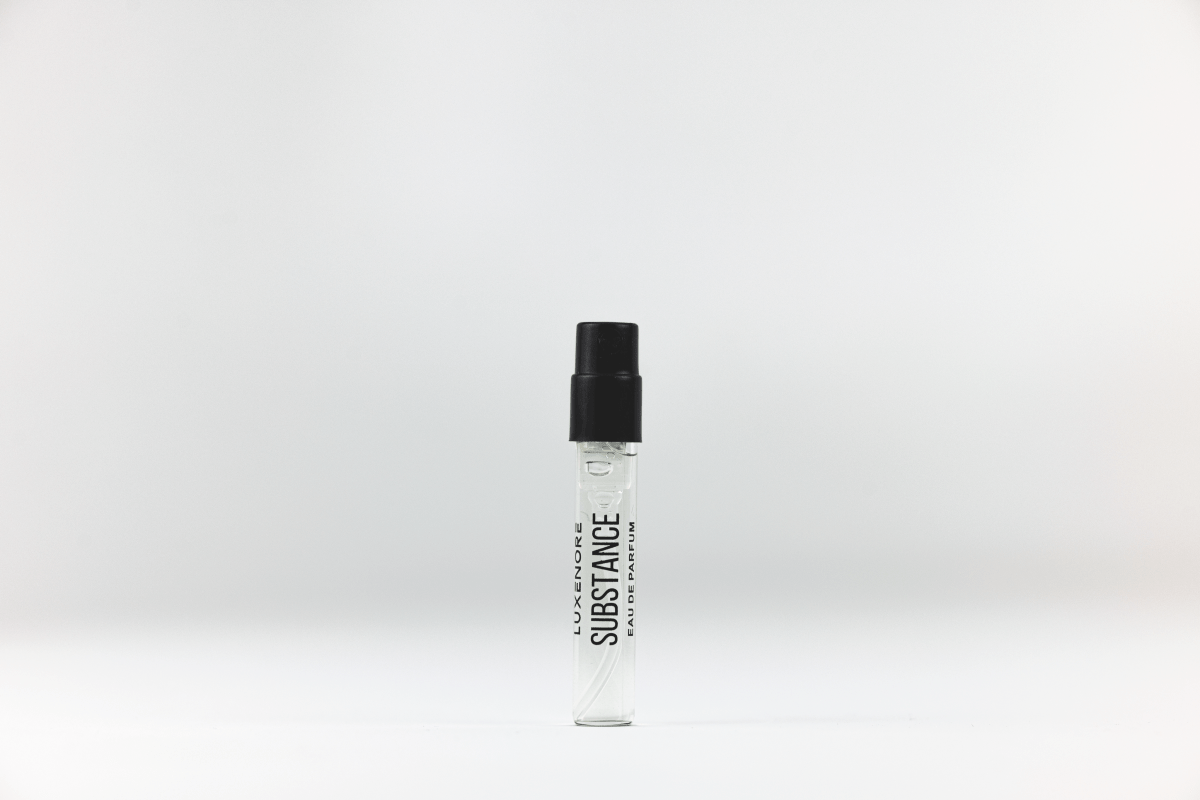 Zbliżenie na mini flakon 1.5ml Substance Luxenore – eleganckie perfumy niszowe
